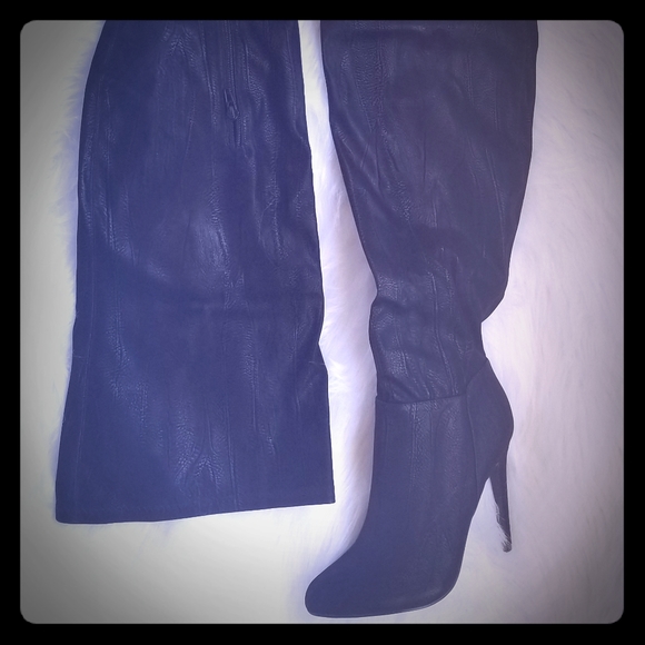 Tall boots - Picture 4 of 4